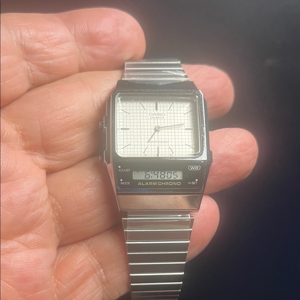 Casio Silver Digital Timepiece Vintage brand new damaged box but all papers